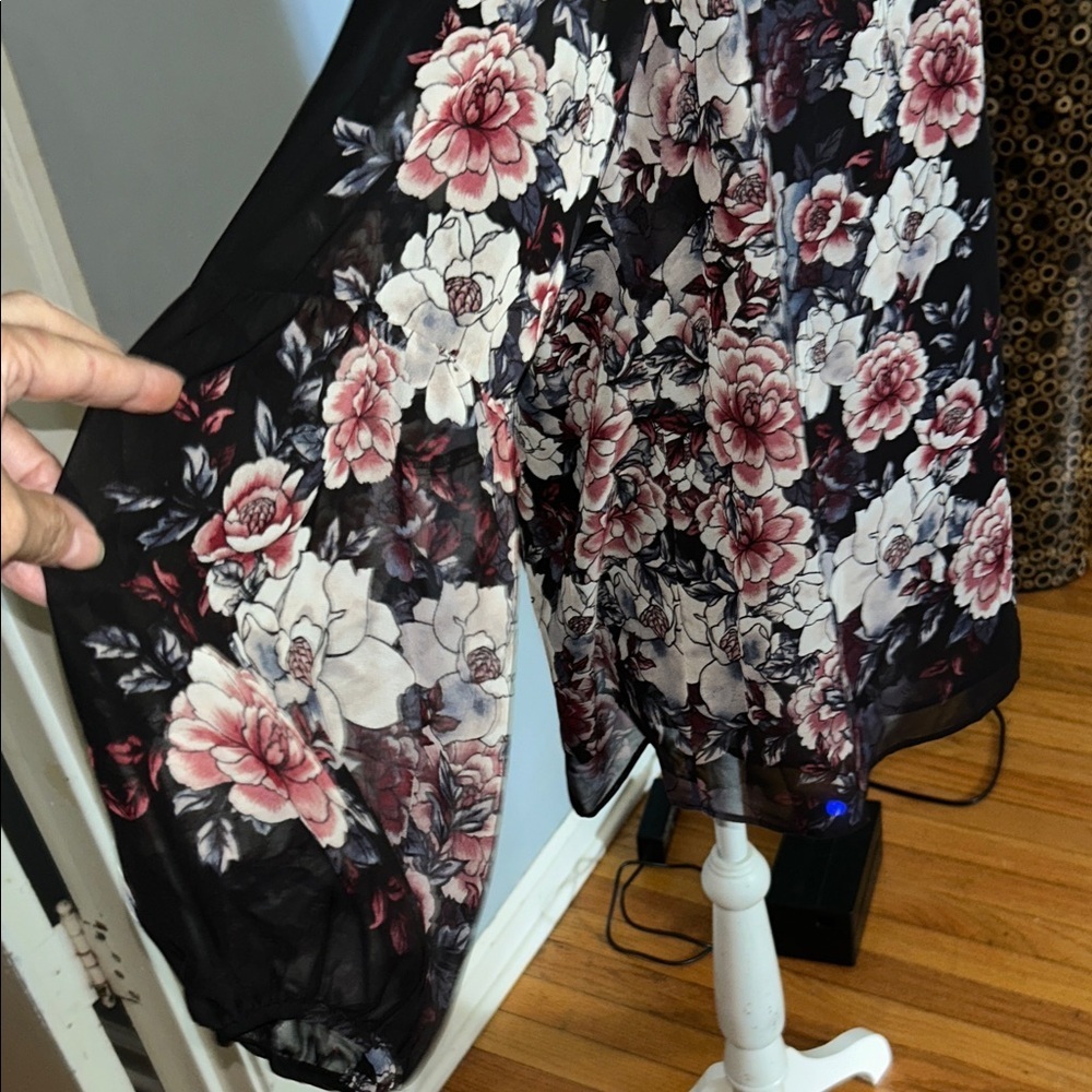 Zac & Rachel Black Floral Blouse - Picture 9 of 9